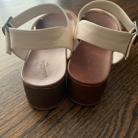 Universal Thread Sandals - Picture 4 of 4